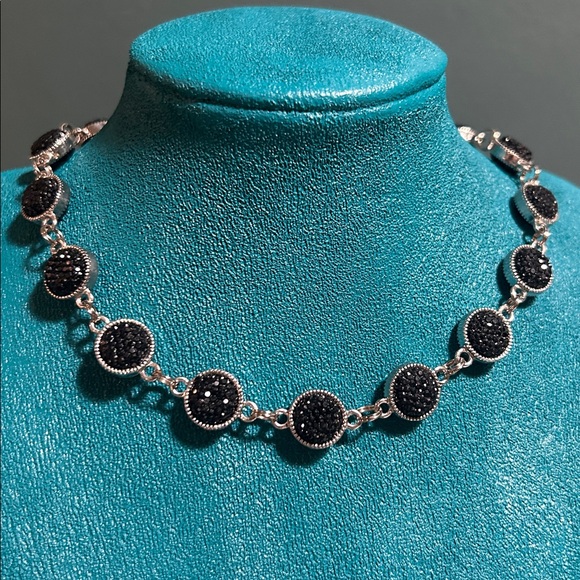 Elegant Black and Silver Choker - Picture 9 of 10